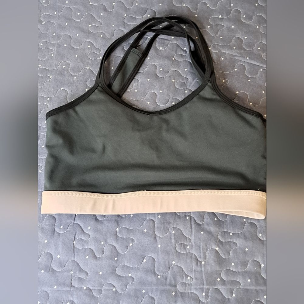 Mono B sports bra size small